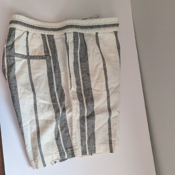 H&M Regular Fit Men's Shorts Size L - Picture 5 of 5